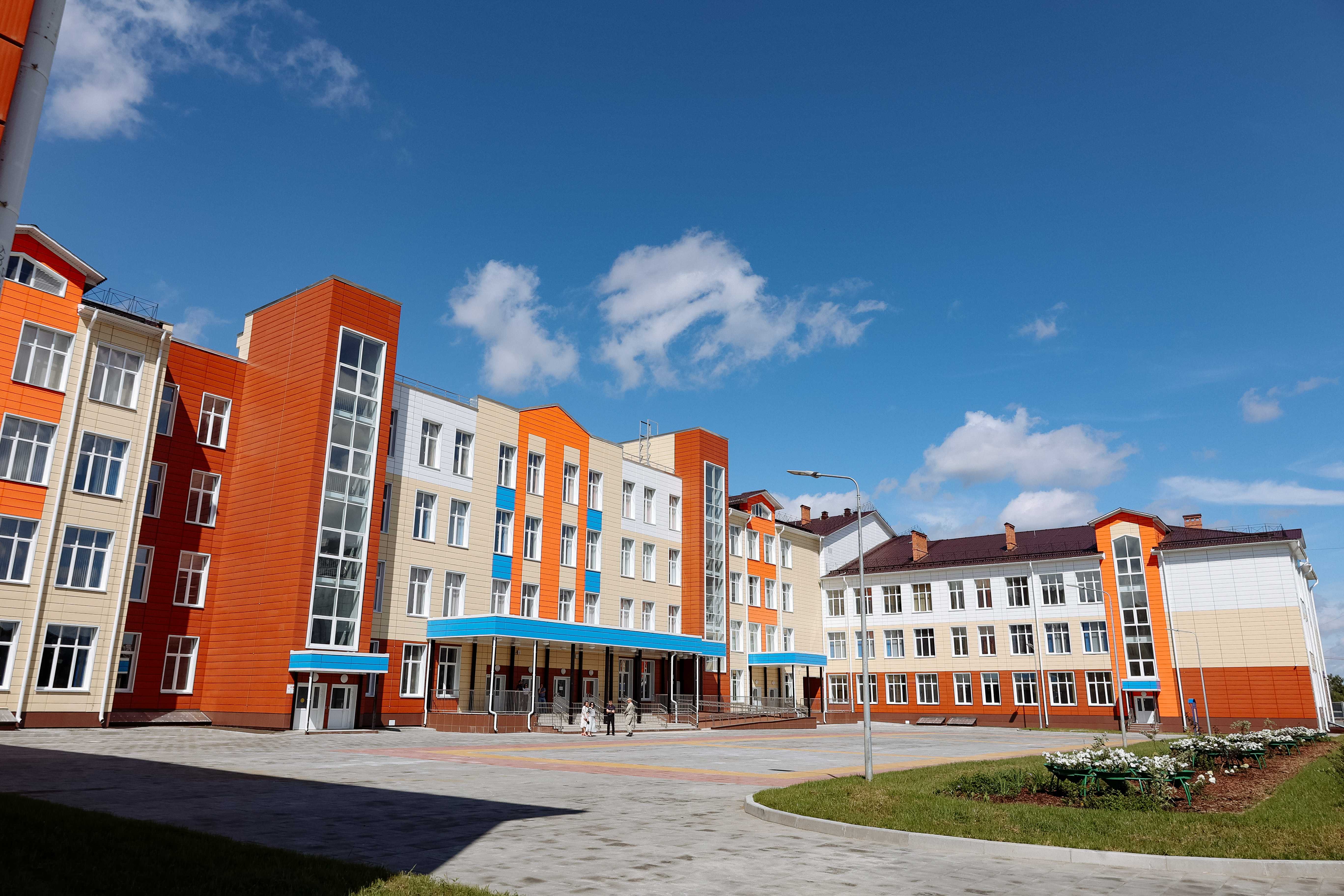 Учителя бывают разные В основном, конечно, хорошие Но бывают и такие, как учитель истории из рассказа МЗощенко, не упускающий случая посмеяться над учеником
